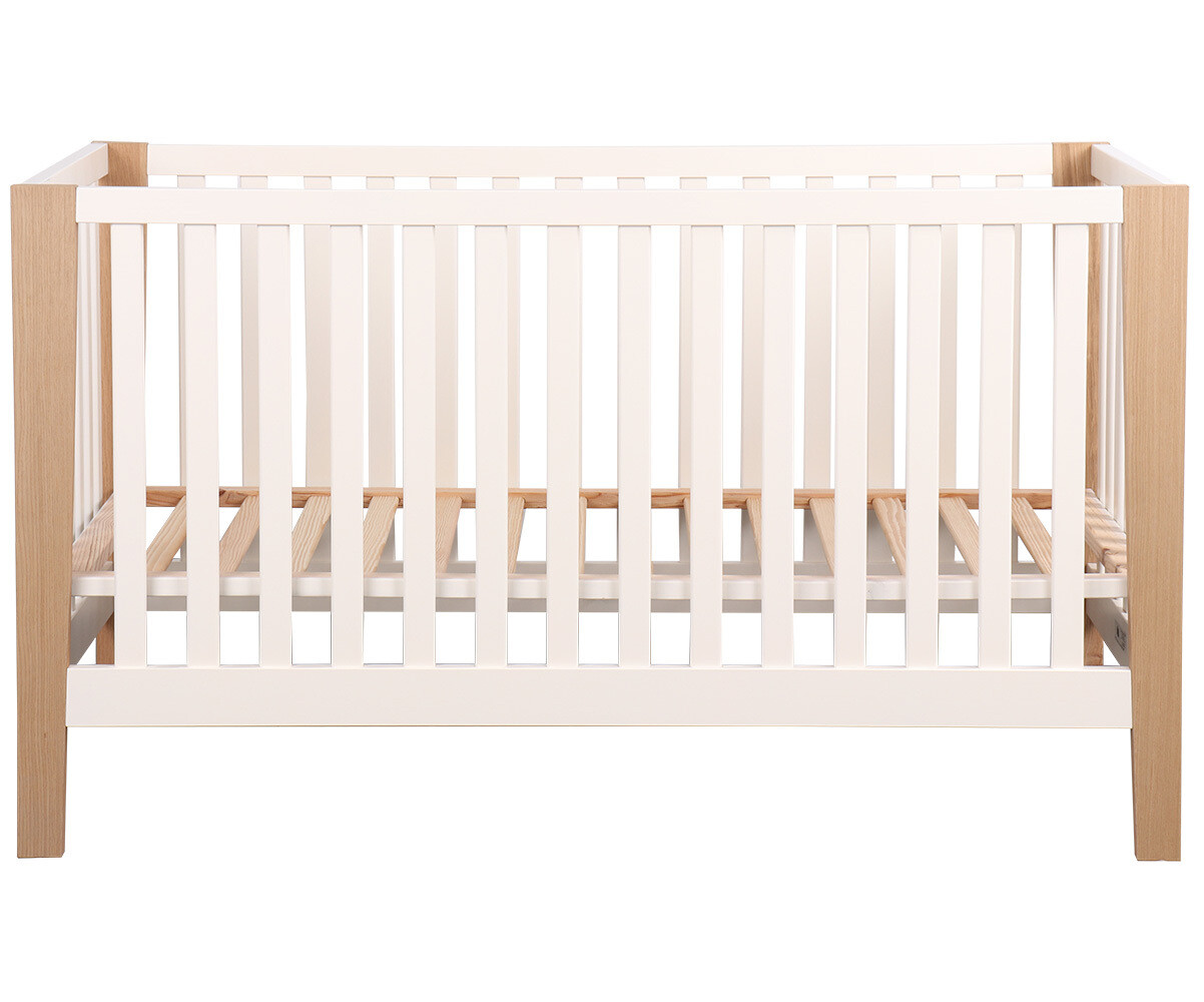 Lit bébé Yeol 70x140 en bois massif avec des barreaux de sécurité