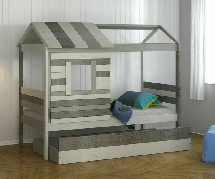 Un lit original dont la structure offre un terrain de jeux pour