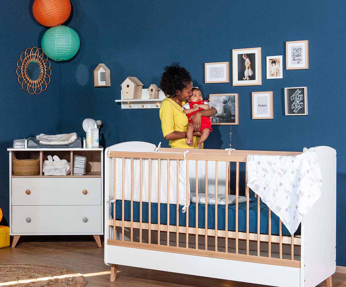 Chambre bébé évolutive : lit, commode : quels sont leurs avantages ?